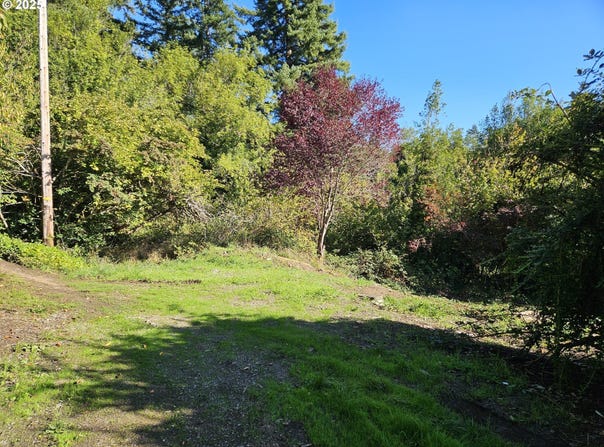 591 E 6TH St, Coquille, OR 97423