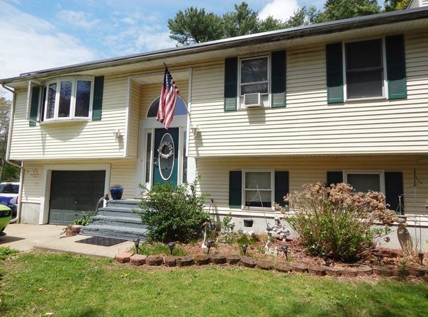 13 Lark St, New Bedford, MA 02745