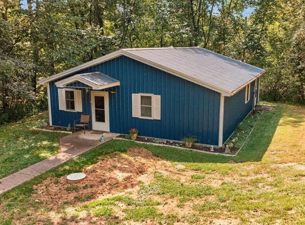 63 E Owens Farm Road, Bloomfield, IN 47424