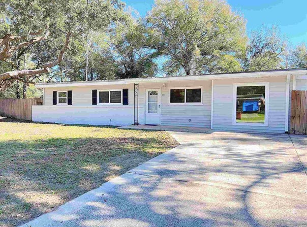 6562 Julia Dr, Milton, FL 32570