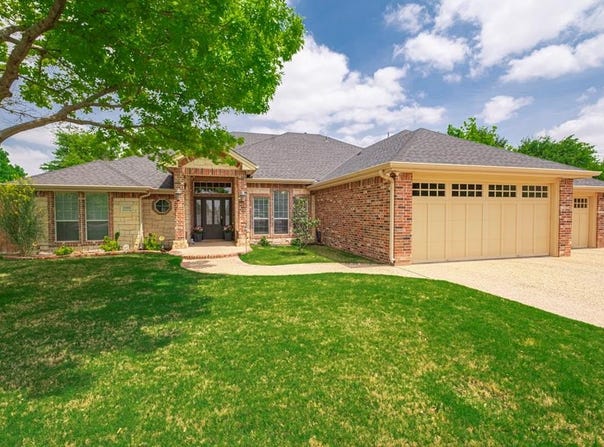 1900 Fringewood Dr, Midland, TX 79707