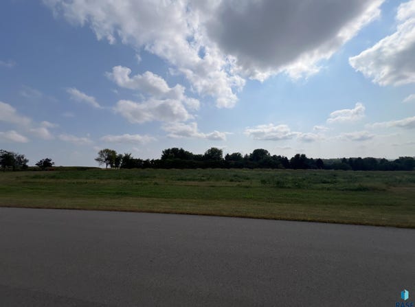 1454 WILD ROSE Trl lot: 1, Luverne, MN 56156