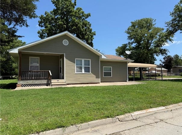 1600 N 10th Street, Independence, KS 67301