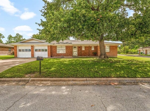 805 N Charlotte Avenue, Stephenville, TX 76401