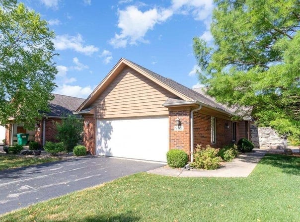 902 Cornwallis Lane, Munster, IN 46321