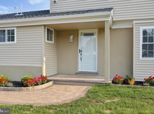 1574 DEER RUN ROAD, WARMINSTER, PA 18974