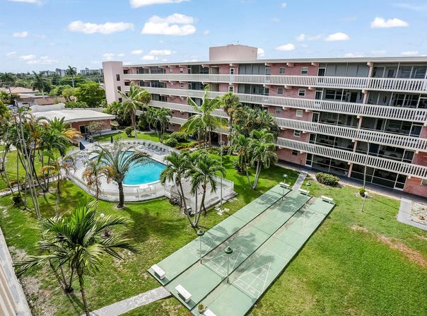 180 NE 12th Avenue, Hallandale Beach, FL 33009