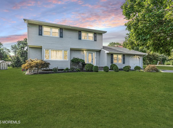 28 Woodland Drive, East Windsor, NJ 08520