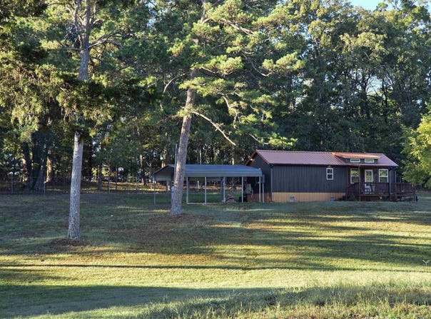 137 W Barton Avenue, Cove, AR 71937