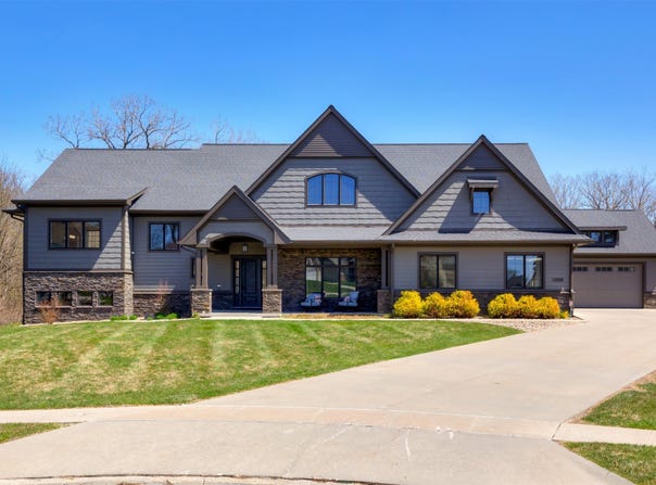 10508 NW 74th Place, Johnston, IA 50131