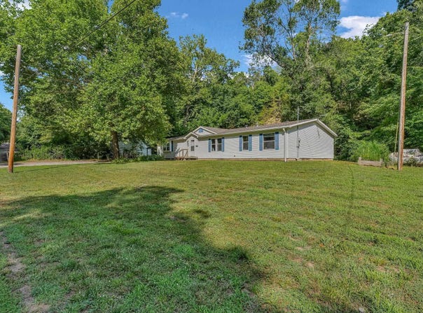 2740 NE Happy Hollow RD, Topeka, KS 66617