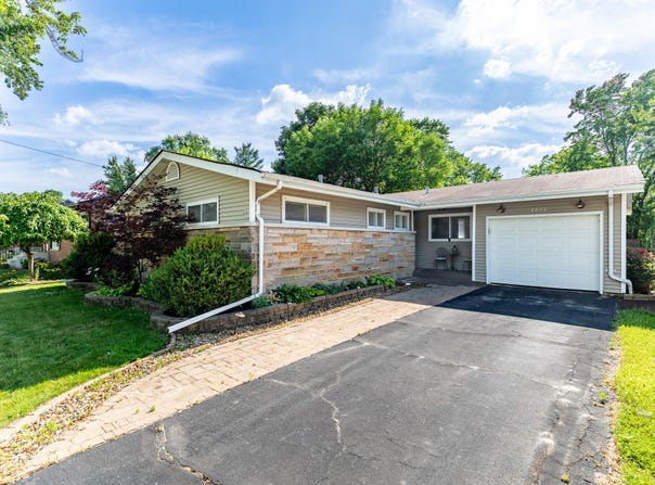 8032 Kooy Drive, Munster, IN 46321