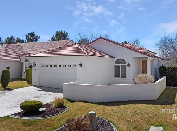 221 Los Lagos, Twin Falls, ID 83301