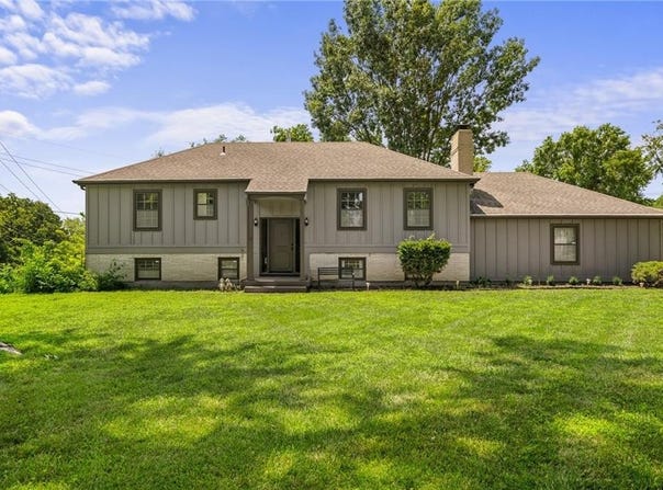 7101 EDGEWOOD Boulevard, Shawnee, KS 66203