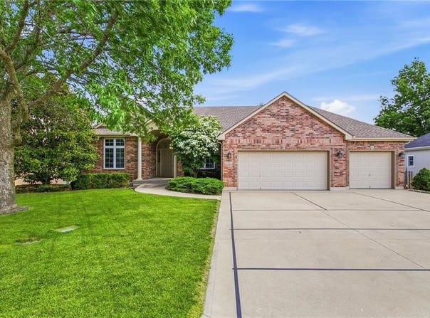 2001 SW Wall Street, Blue Springs, MO 64015