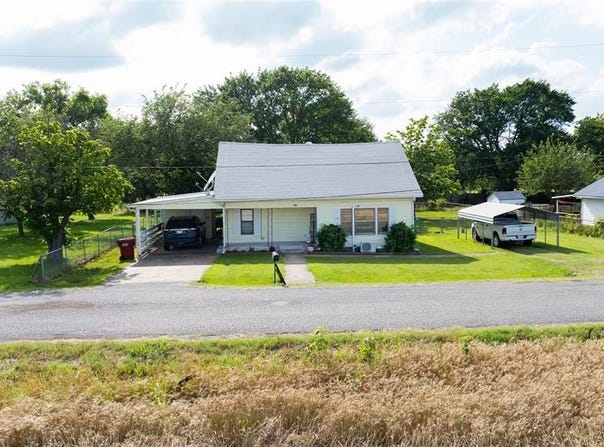 308 N Bois D Arc Street, Savoy, TX 75479