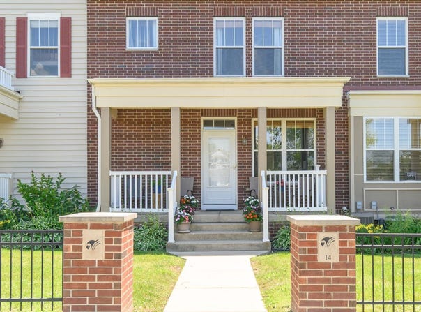 14 S Gardens Way, Fitchburg, WI 53711