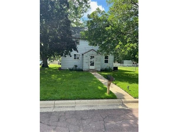 1198 Redding Avenue, Windom, MN 56101