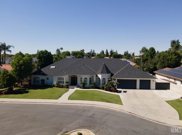 9100 Saint Cloud Lane, Bakersfield, CA 93311