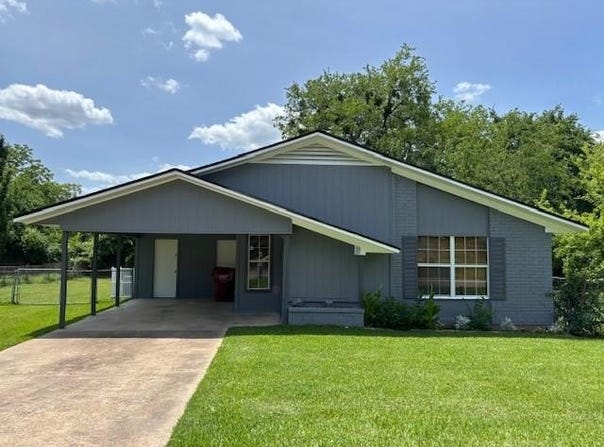 100 Lynn Lane, Mount Vernon, TX 75457