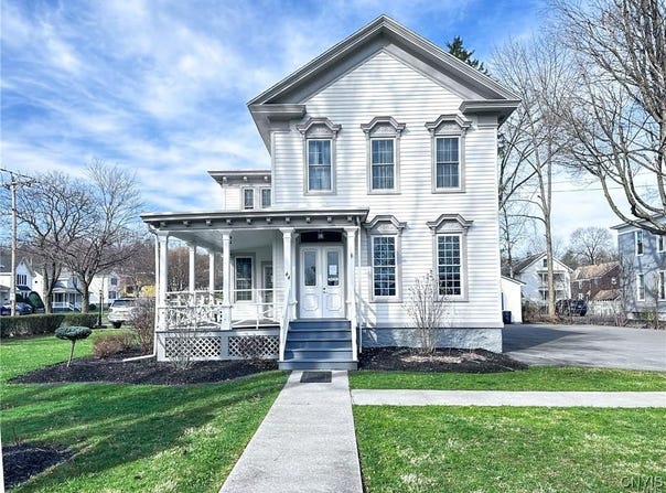 44 Oxford Road, New Hartford, NY 13413