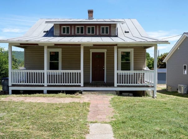 3712 Yellow Mountain Rd SE, Roanoke, VA 24014