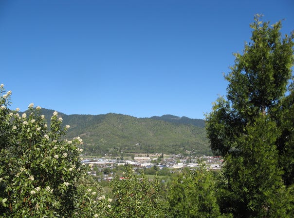1129 NW Starlite Place, Grants Pass, OR 97526