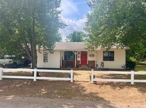 304 Logan Street, Wister, OK 74966