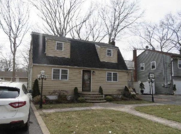 30 Stuyvesant Street, Huntington, NY 11743
