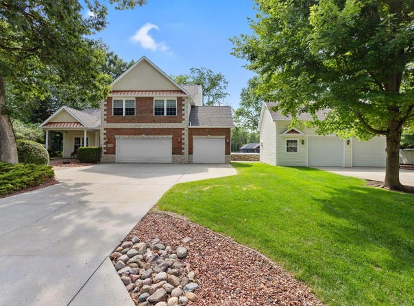 10752 Dogleg Drive, DeMotte, IN 46310
