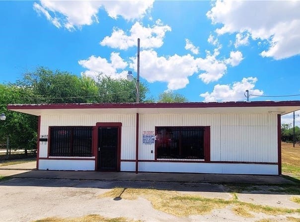 1402 S Washington Street, Beeville, TX 78102