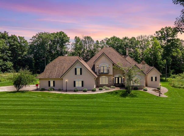 3030 WINDFIELD Drive, NEENAH, WI 54956