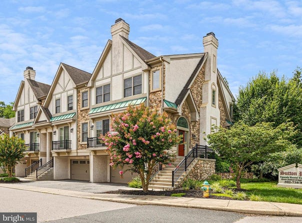 102 SUTTON WAY, NEWARK, DE 19711