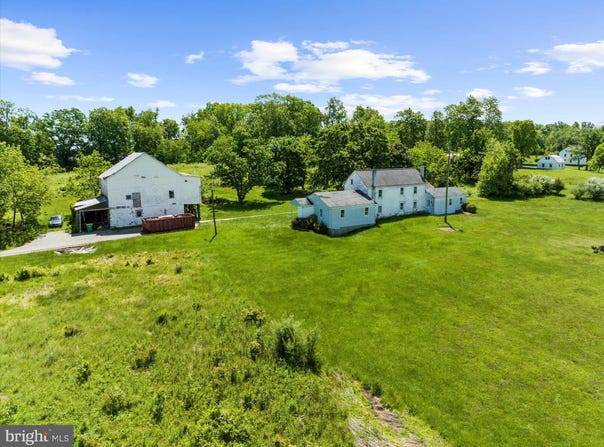 2138 HILL ROAD, PERKIOMENVILLE, PA 18074