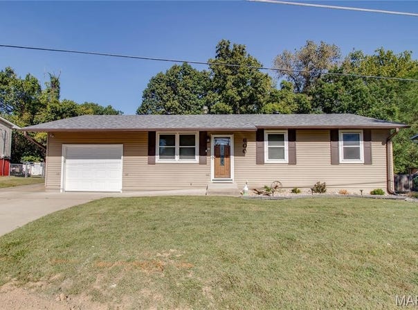 600 Mercury Drive, Godfrey, IL 62035