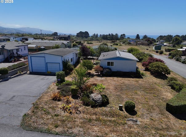 98620 CAMELLIA Dr, Brookings, OR 97415
