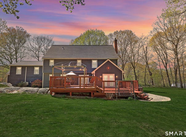 77 Melissa Lane, Prospect, CT 06712