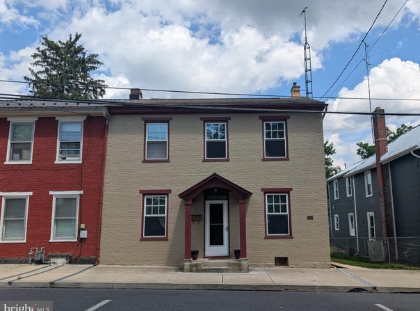 221 N STRATTON STREET, GETTYSBURG, PA 17325