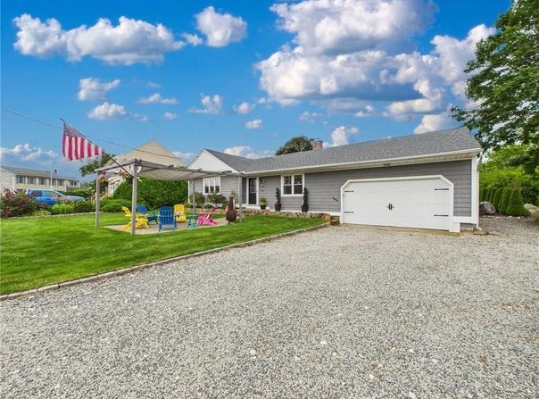 24 East Shore Road, Narragansett, RI 02882