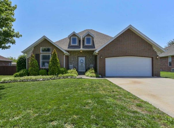 105 Deer Run, Willard, MO 65781