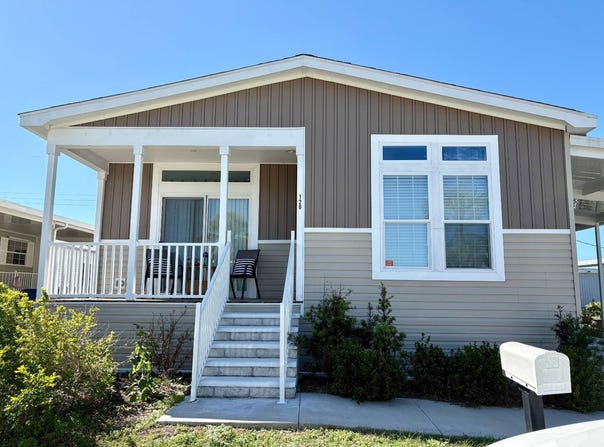 120 5th St E, Nokomis, FL 34275