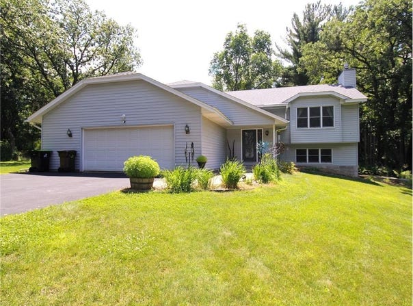 237 Plainview Drive, Troy Twp, WI 54022