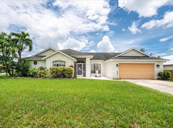2962 SE Bella Road, Port Saint Lucie, FL 34984