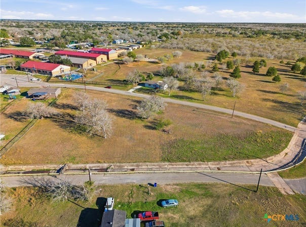 Dunn lot: 3, Yoakum, TX 77995