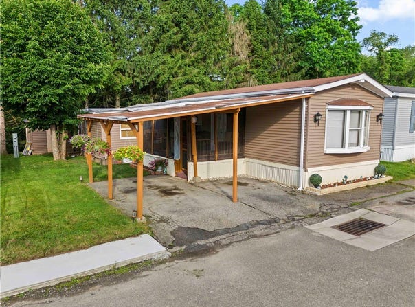 338 Festival Road, Chartiers, PA 15301