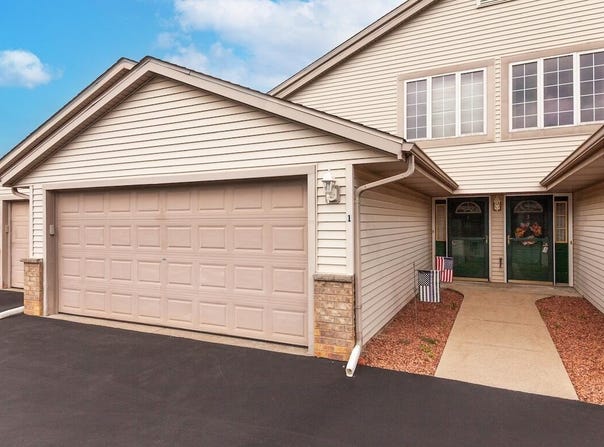 883 E Loos St, Hartford, WI 53027