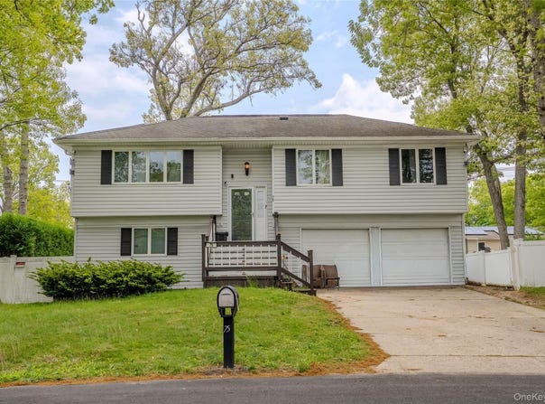 75 Park Avenue, Ronkonkoma, NY 11779
