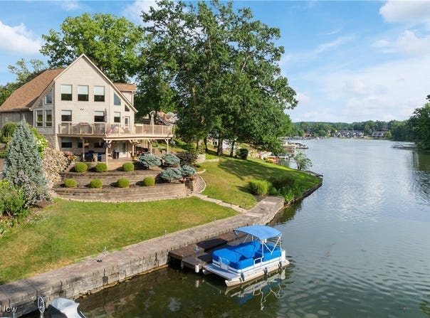 3872 EGRET DRIVE, AKRON, OH 44319