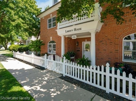 206 E Liberty Street, Milford, MI 48381