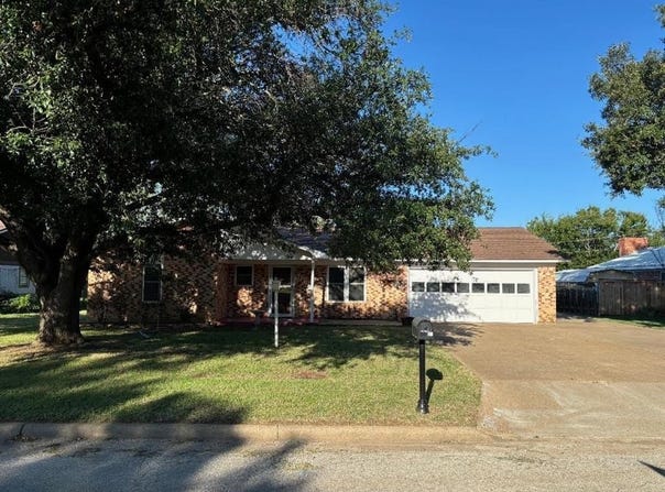 711 Mistletoe Street, Breckenridge, TX 76424